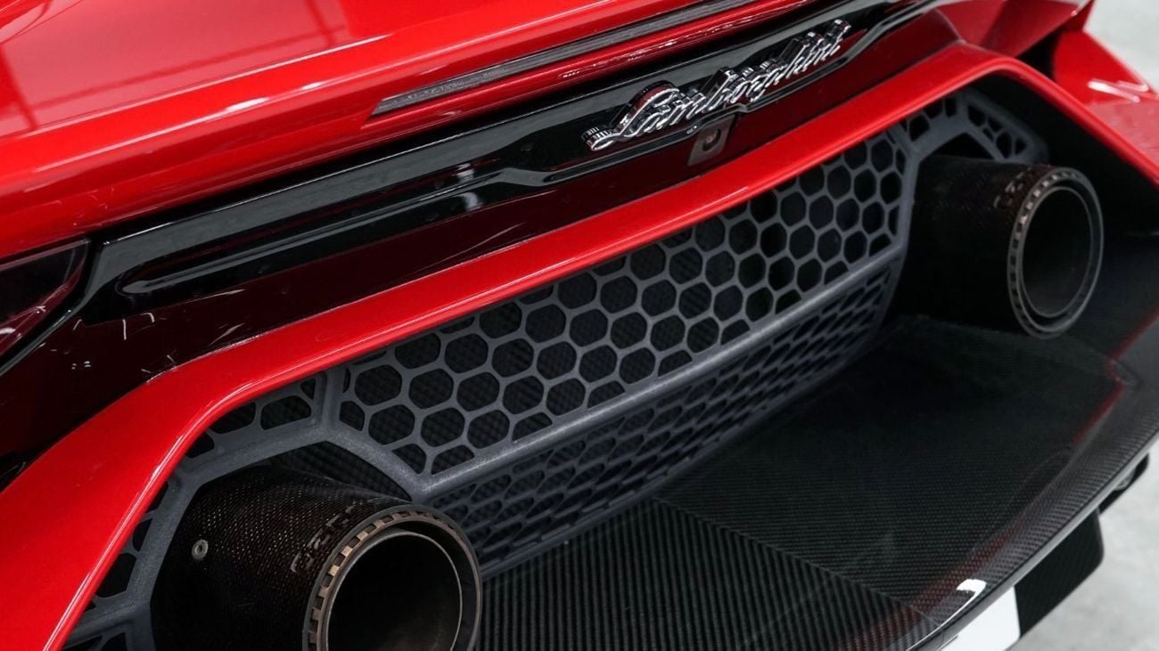 لامبورغيني أفينتادور SVJ 6.5L V12 | European Specs | 8,700 KM | Full Service History