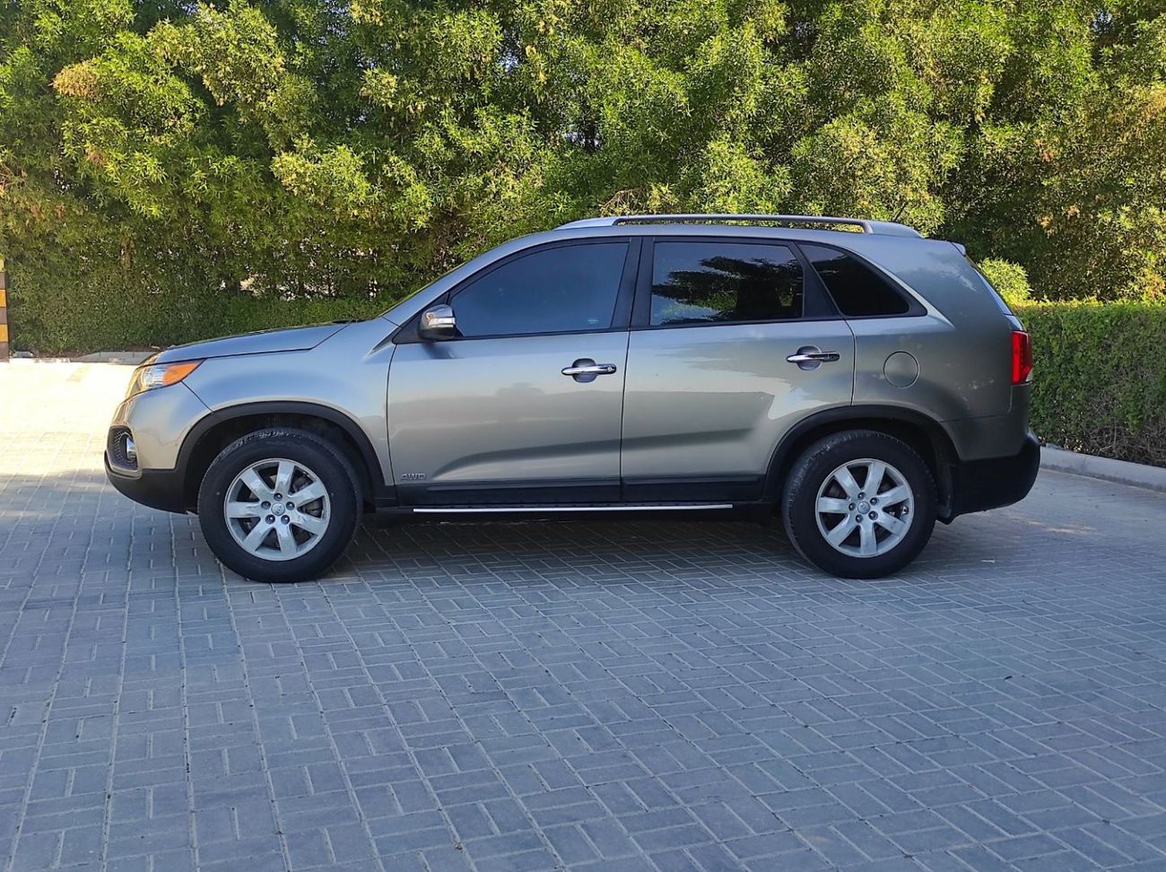 كيا سورينتو Base 3.3L AWD Kia Sorrento 2013 usa V6 7 seater full automatic