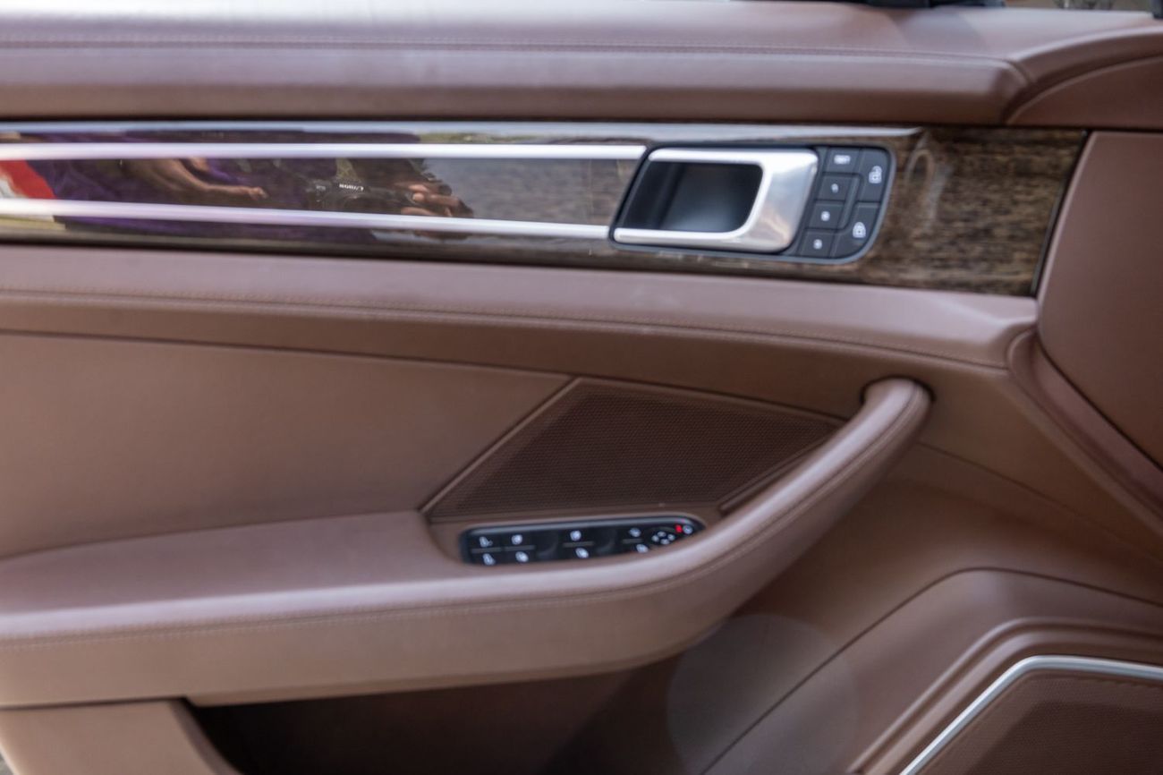 Porsche Panamera Std 3.0L (325 HP)