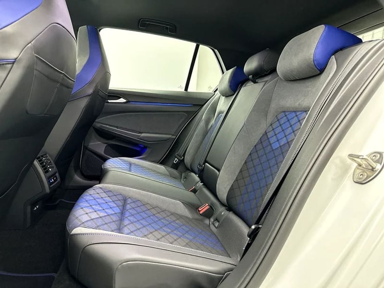 Volkswagen Golf R 2.0L Golf R (Ref#19710) / WAS 199,900 AED - NOW 176,900