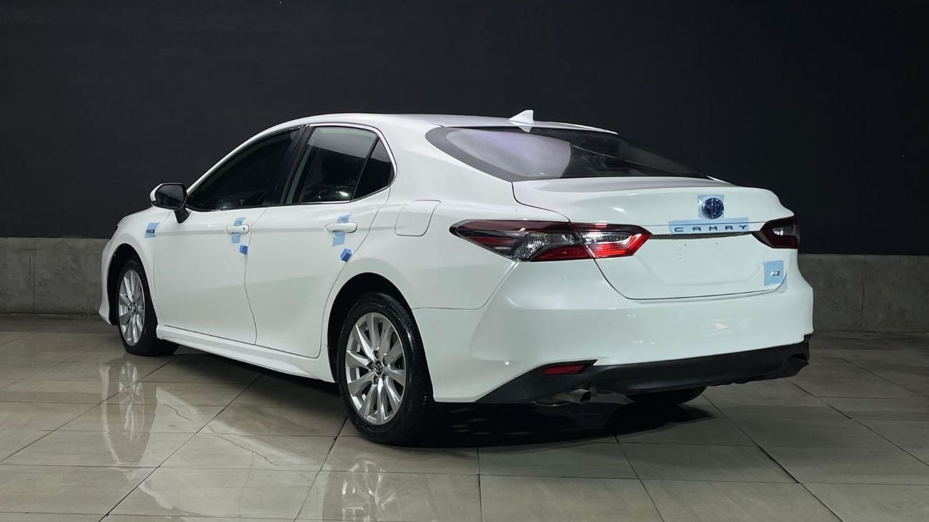 Toyota Camry LE Hybrid 2.5L