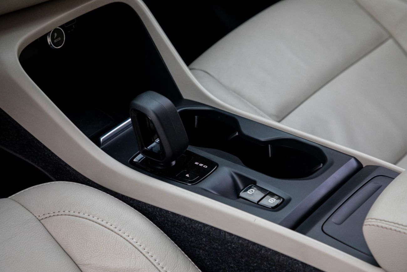 Volvo XC40 1,959 P.M  | 0% Downpayment | Low Km | Panoramic Roof!