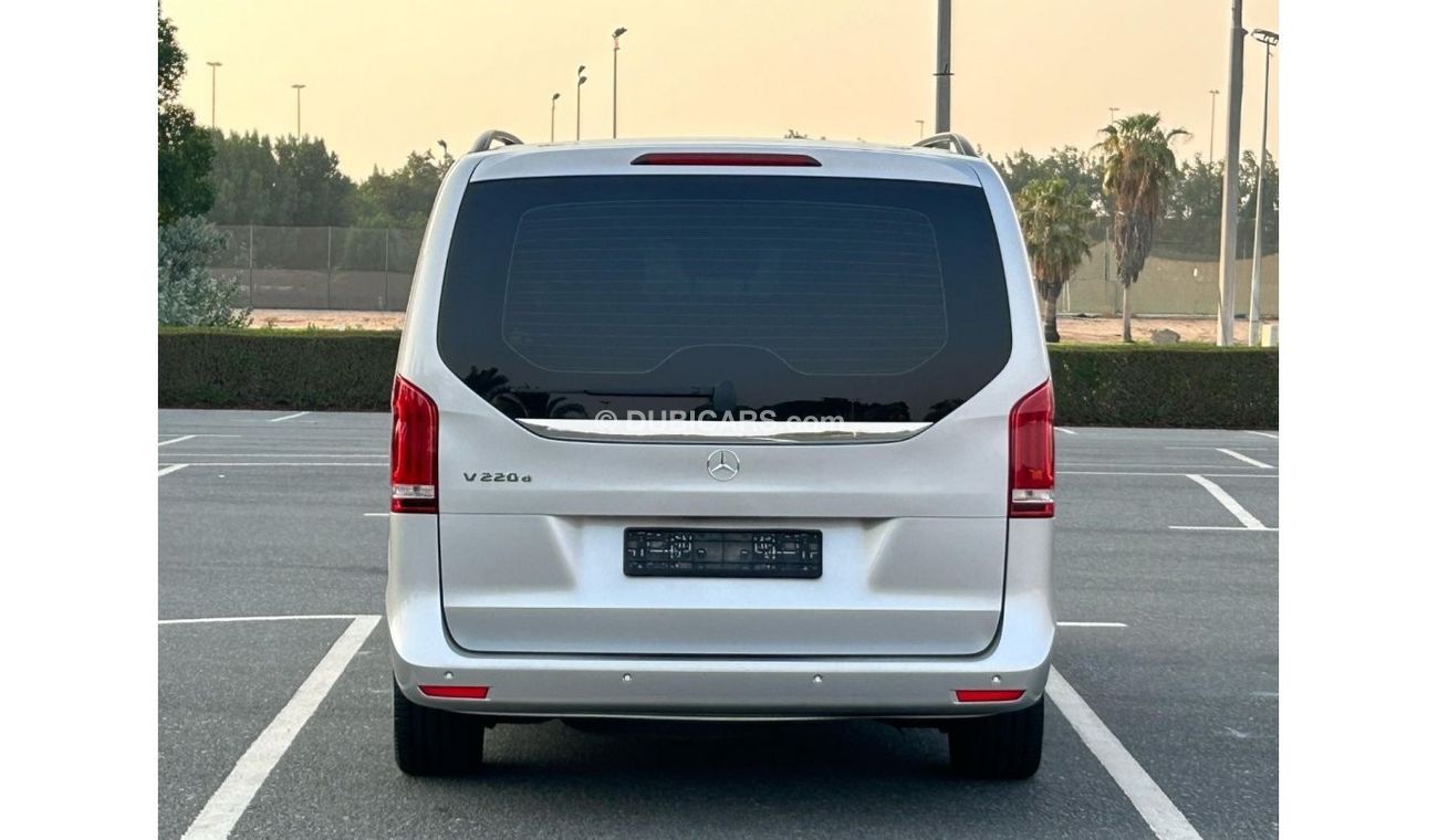 Mercedes-Benz V 220 V-220 Diesel V4 Full Option // Perfect Condition in side out side //