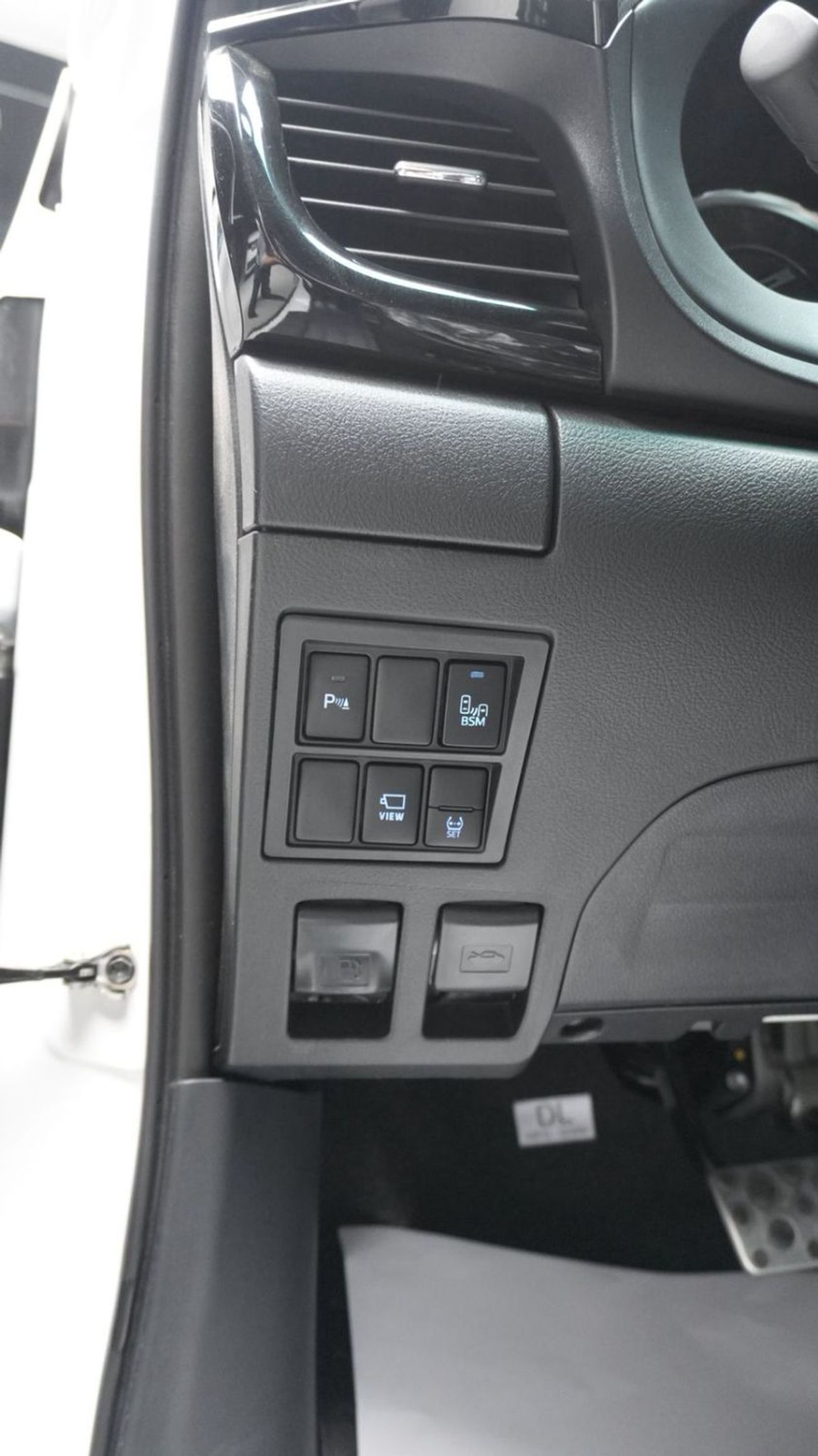 Toyota Hilux GR Sport 4.0L Hilux GR Sport - Saudi Specs 4.0L - 2025