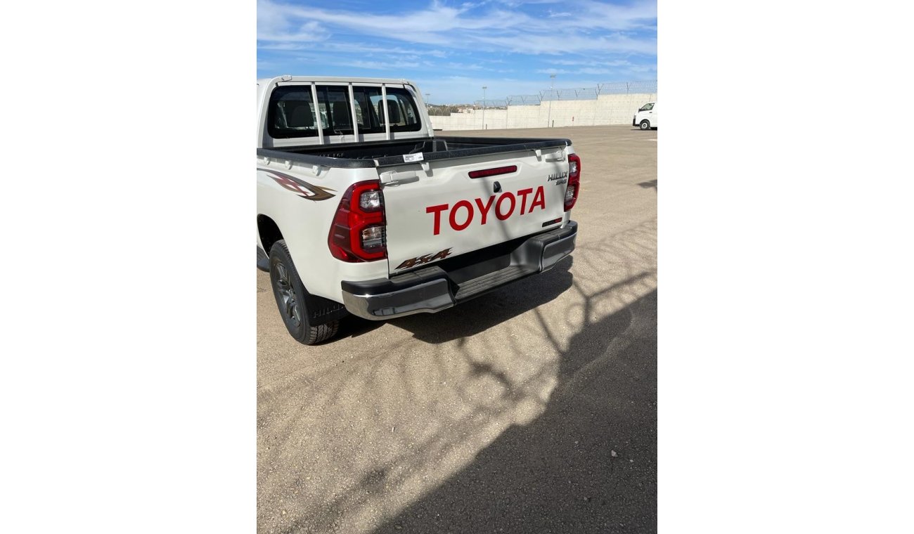 Toyota Hilux GLX 2.4L M/T