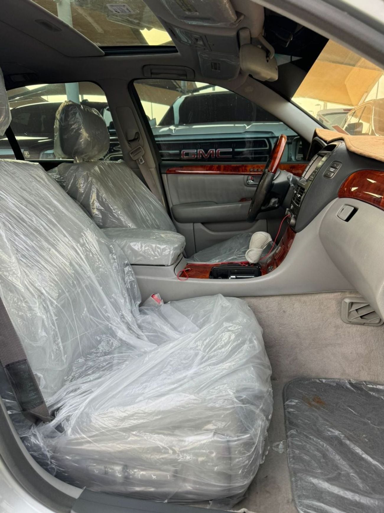 لكزس LS 430 لكزس LS430 وارد 2004 بحاله ممتازه السياره بدون اى اعطال
