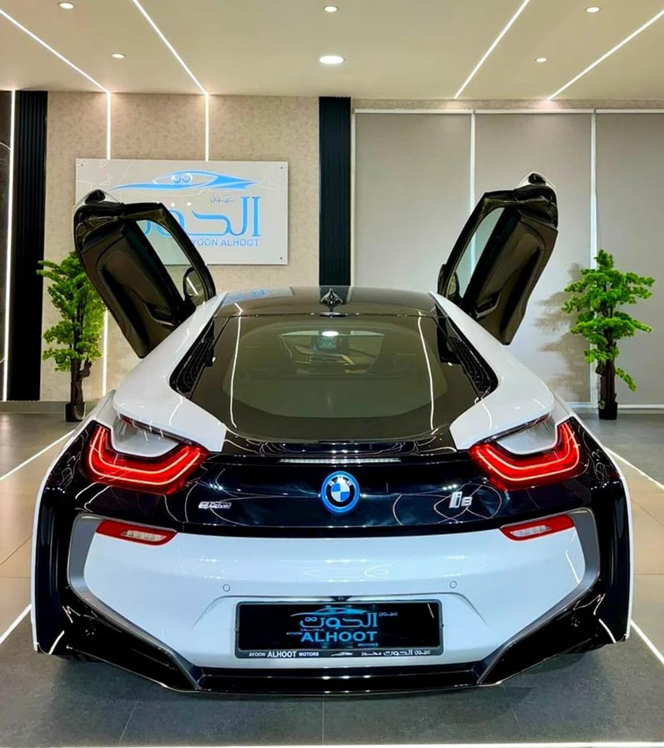 بي أم دبليو i8 ELITE || GCC II FULLY LOADED || ACCIDENT FREE || VERY LOW MILEAGE || F.S.H