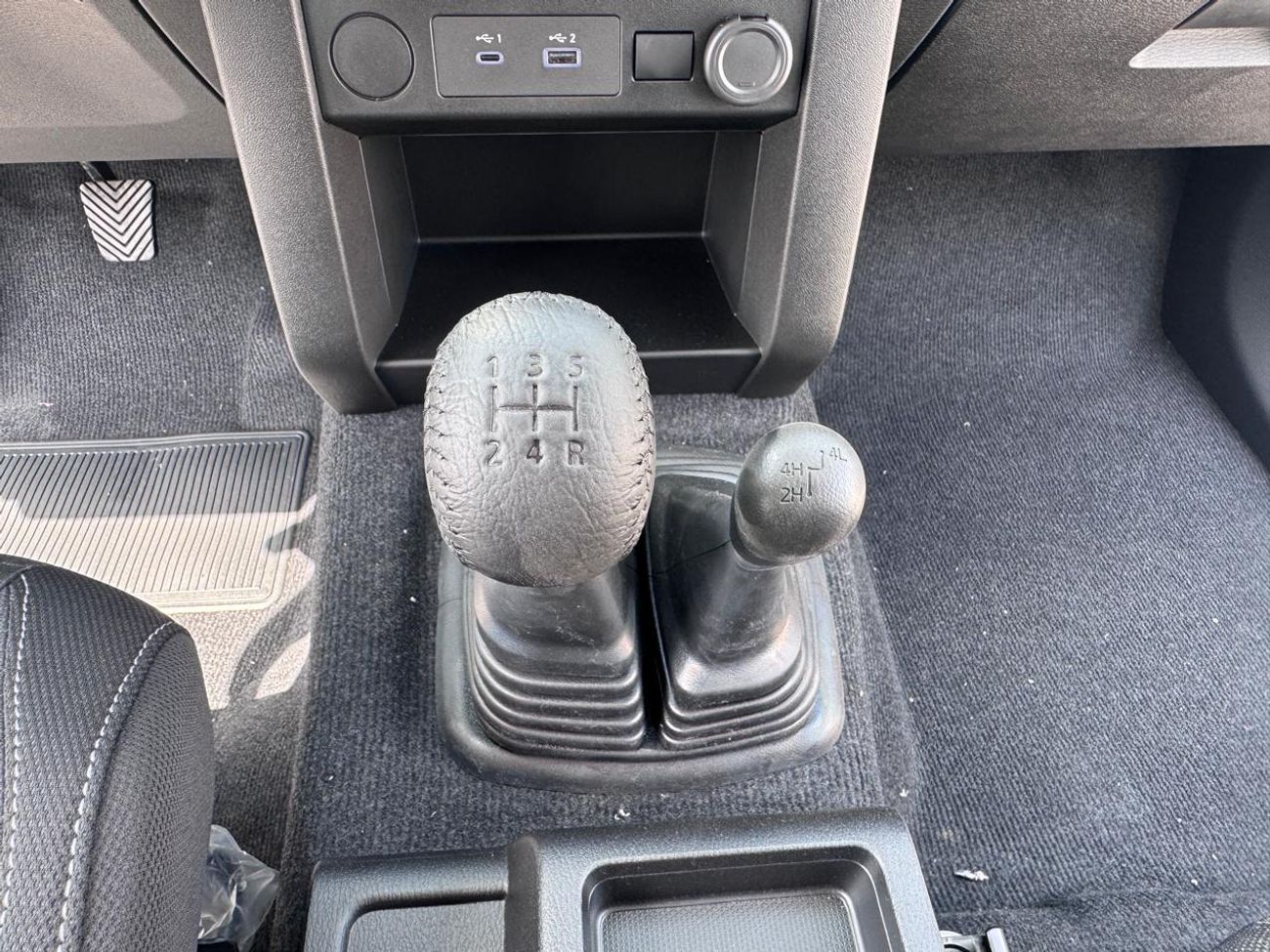 ميتسوبيشي L200 MITSUBISHI L200 Petrol Double Cabin 4WD 5MT 2.5L GLX -FULL OPTION_White