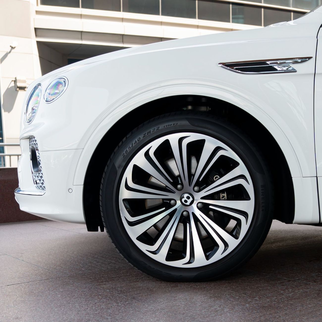 Bentley Bentayga 2023 BENTLEY BENTAYGA V8 DONE ONLY 30,000KM