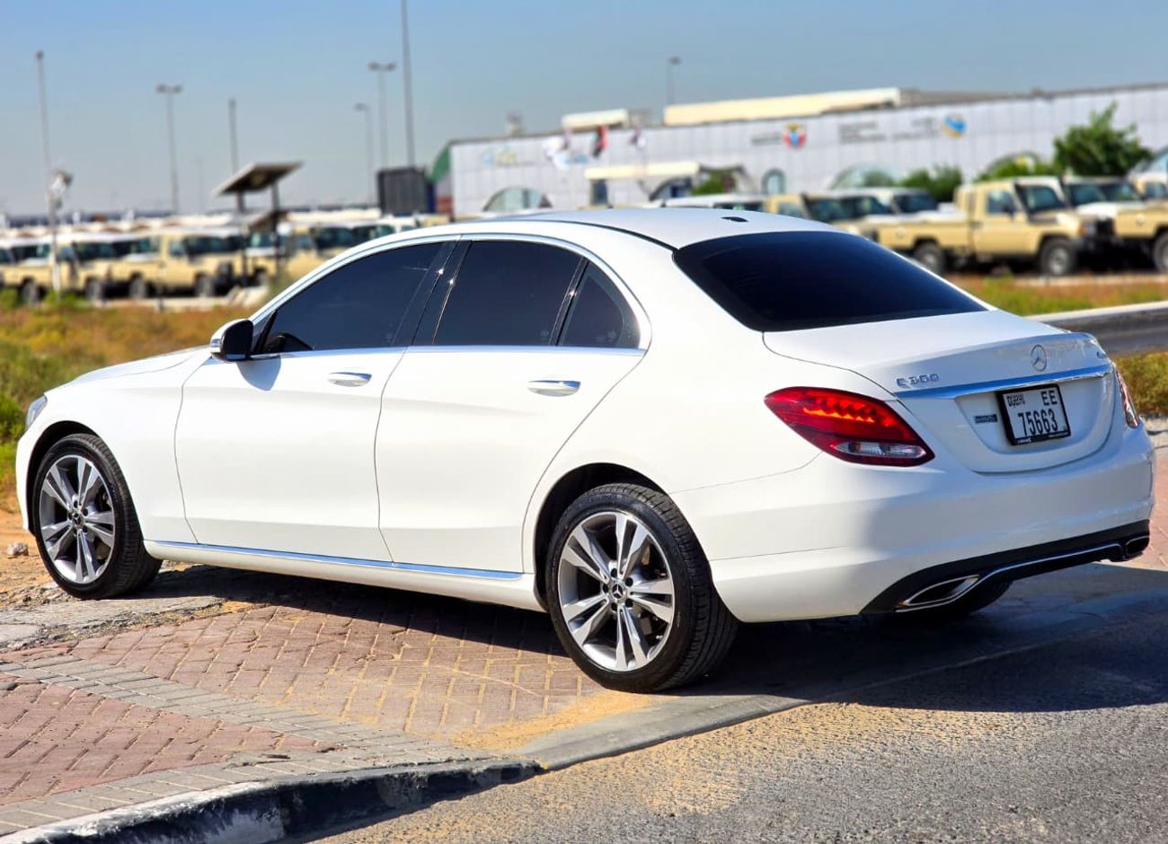 مرسيدس بنز C 300 Luxury 2.0L