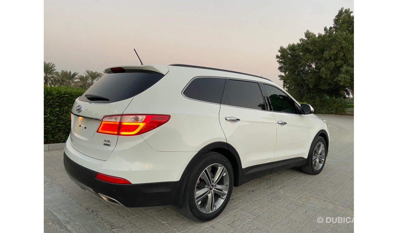 Hyundai Santa Fe 2015 3,5 fUll GCCvery good car km 165,831 AED 43,000