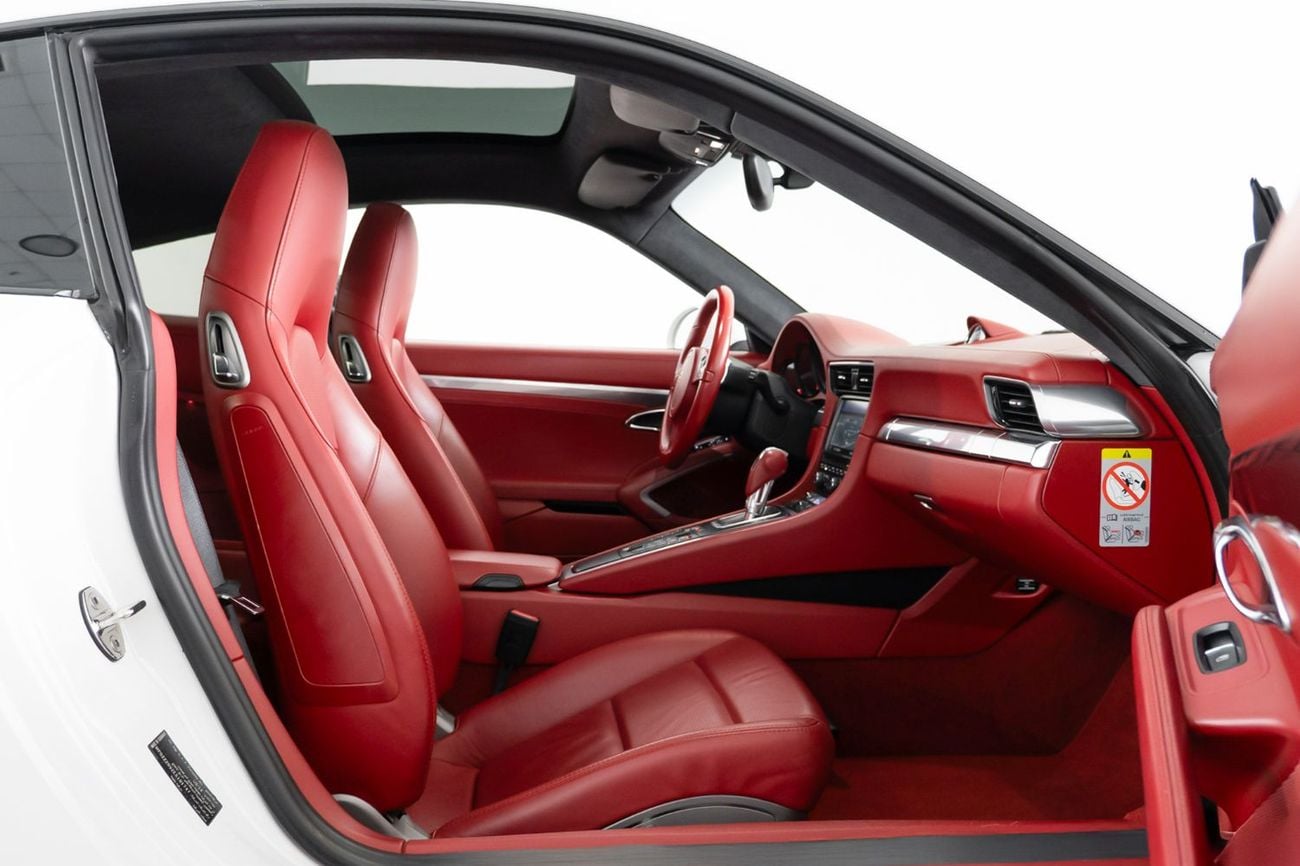 Porsche 911 Carrera 4 3.4L Coupe