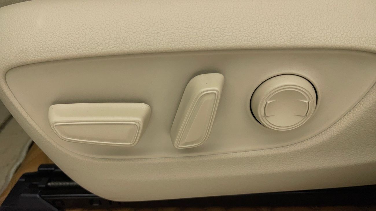 تويوتا لاند كروزر GXR 4 | بدون دفعة مقدمة | اختبار القيادة في المنزل