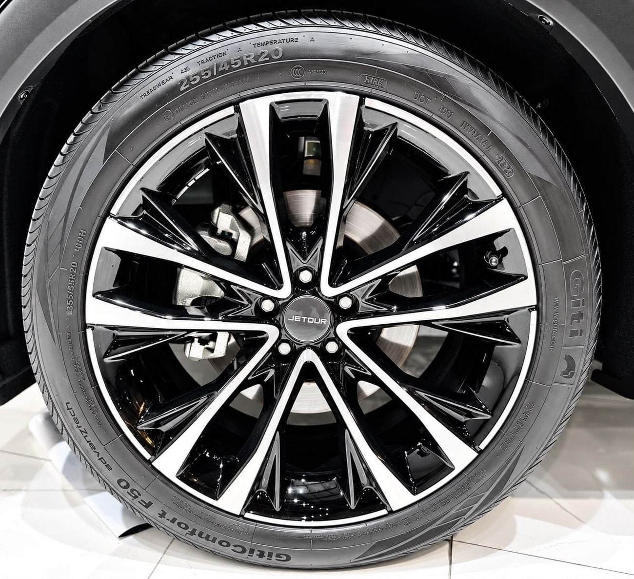 Jetour X70 Plus LUX