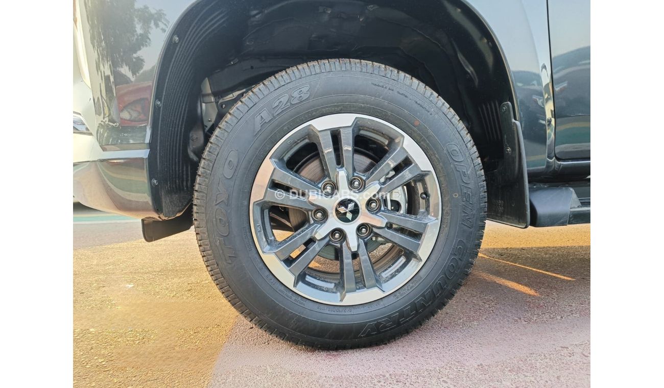 Mitsubishi L200 GLX / 2.4L PETROL / M/T / "17" BLACK RIMS / 4WD (CODE # 79510)