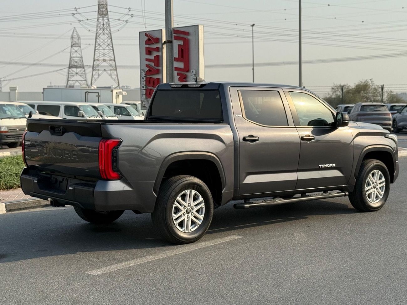 Toyota Tundra 4WD 2024