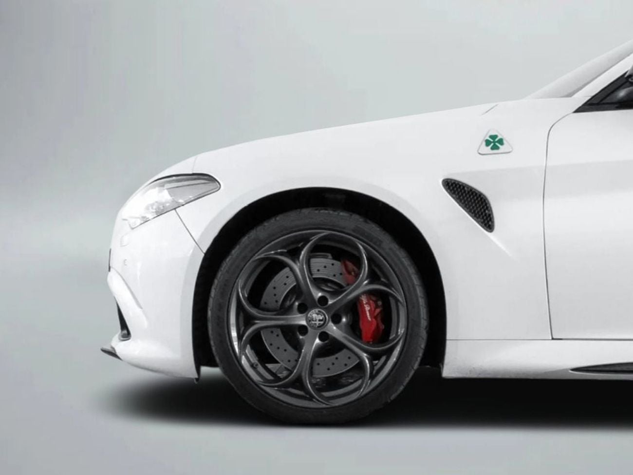 ألفا روميو جوليا Quadrifoglio 2.9L (505 HP)