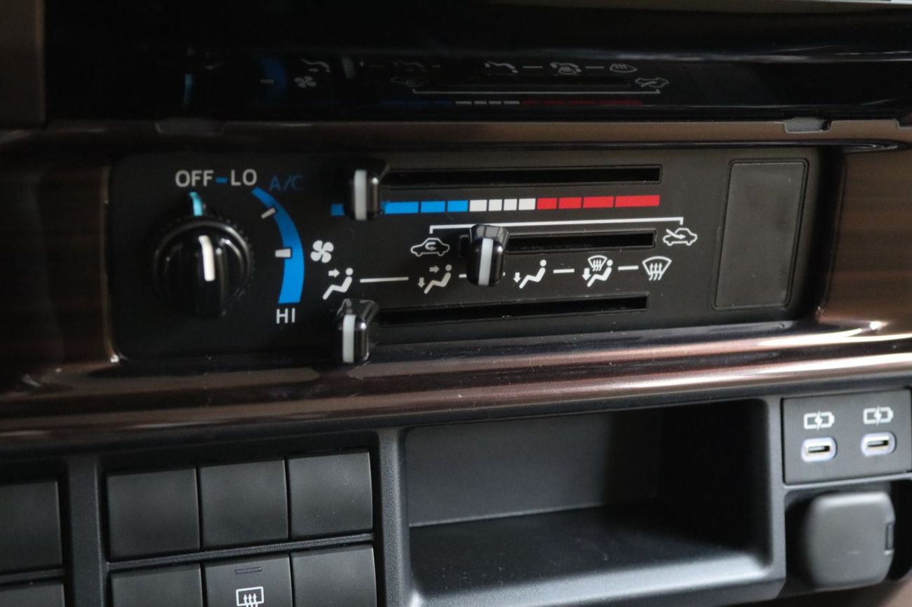 تويوتا لاند كروزر 70 2.8 DIESEL MANUAL TRANSMISSION DIFF LOCK **التصدير فقط خارج الخليج*****EXPORT ONLY**