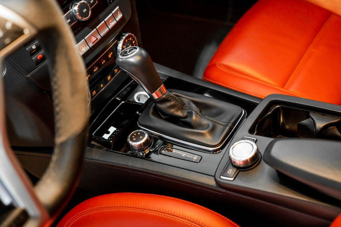 Mercedes-Benz C 63 AMG Std 2013 Mercedes-Benz C63 AMG Performance Pack / Full-Service History