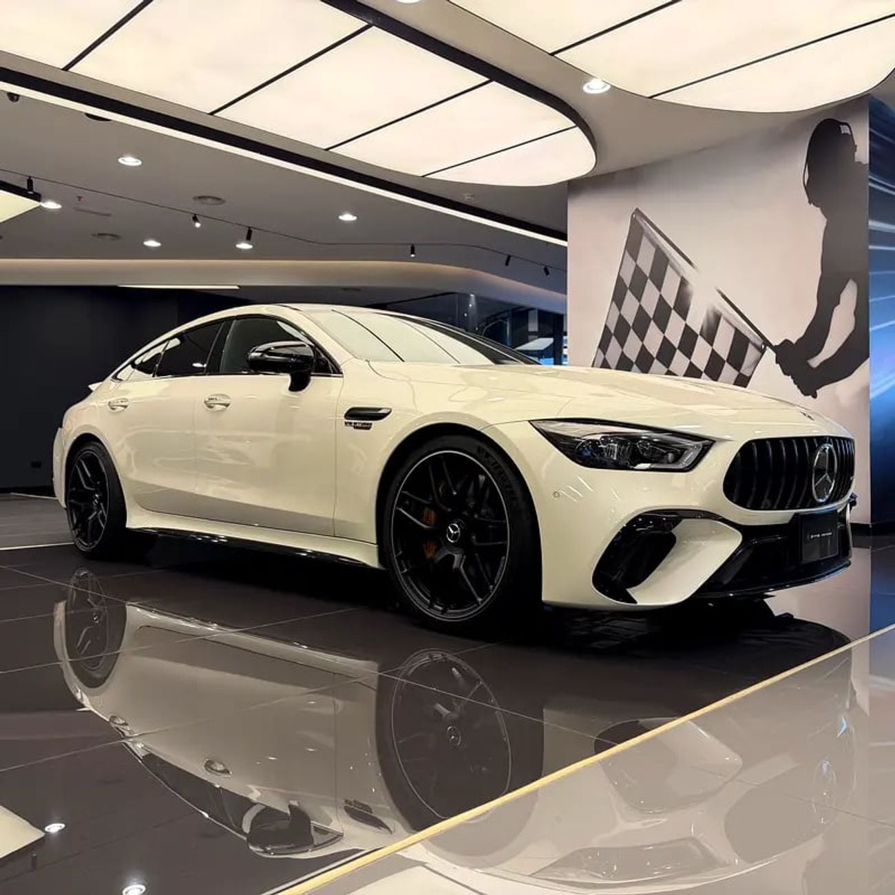 مرسيدس بنز GT 63 S GT S E PERFORMANCE