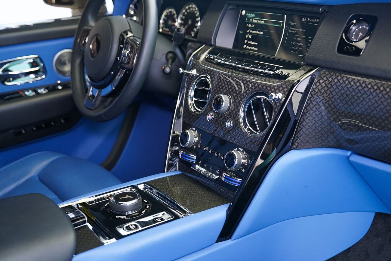 رولز رويس كولينان BLACK BADGE