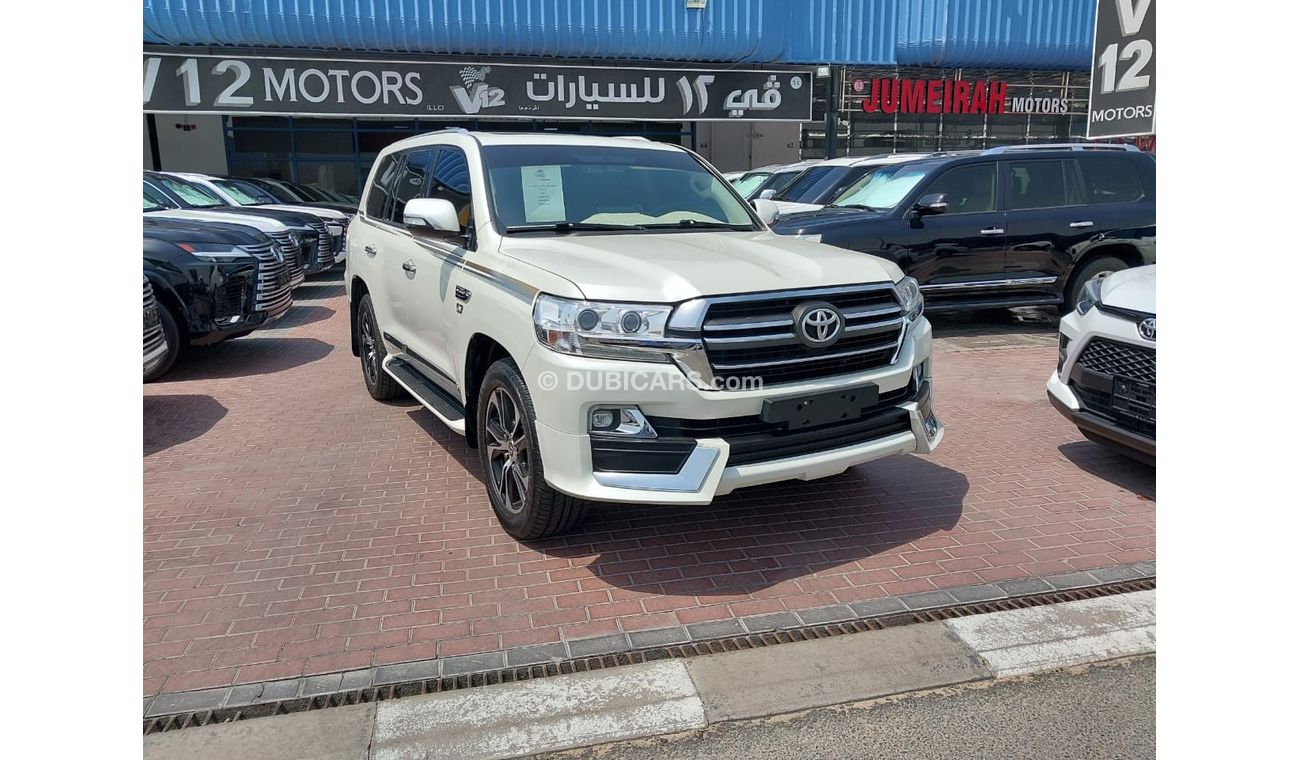 Toyota Land Cruiser TOYOTA LAND CRUISER VXR 5.7 GCC SPEC NO ACCIDENT WITHOUT DYE