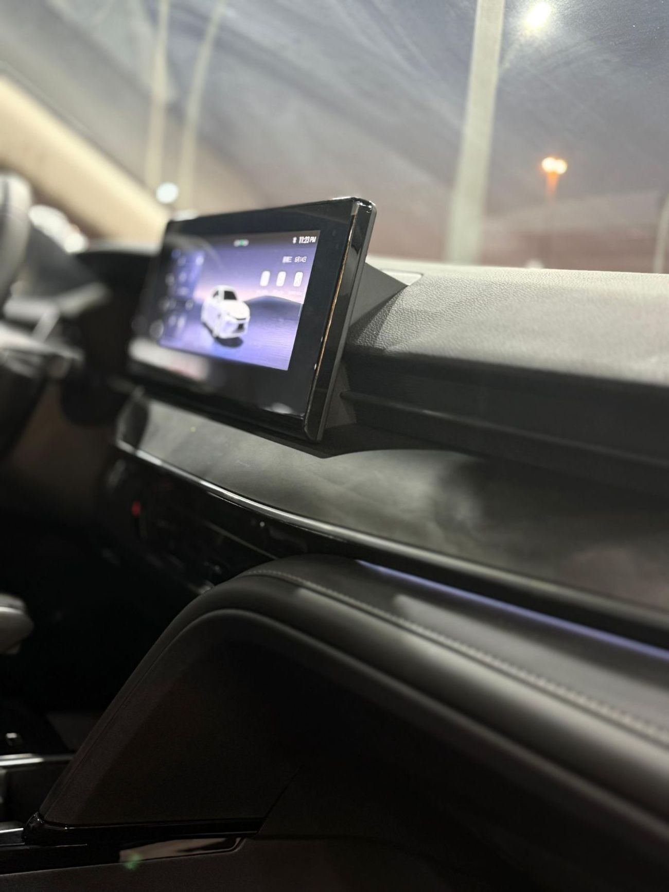 Toyota Camry (*تويوتا كامري هايبرد/ لاكجري*) *موديل* : 2025 *السعر* : 105.000 درهم  *ممشي* : صفر ك/م  (*مواصفات خ