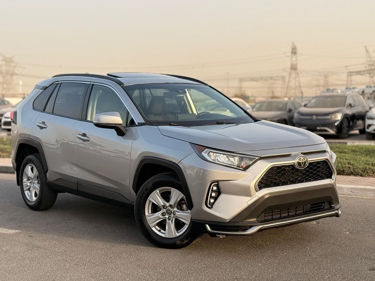 Toyota RAV4 XLE 2.5 L Sunroof, push start Full option