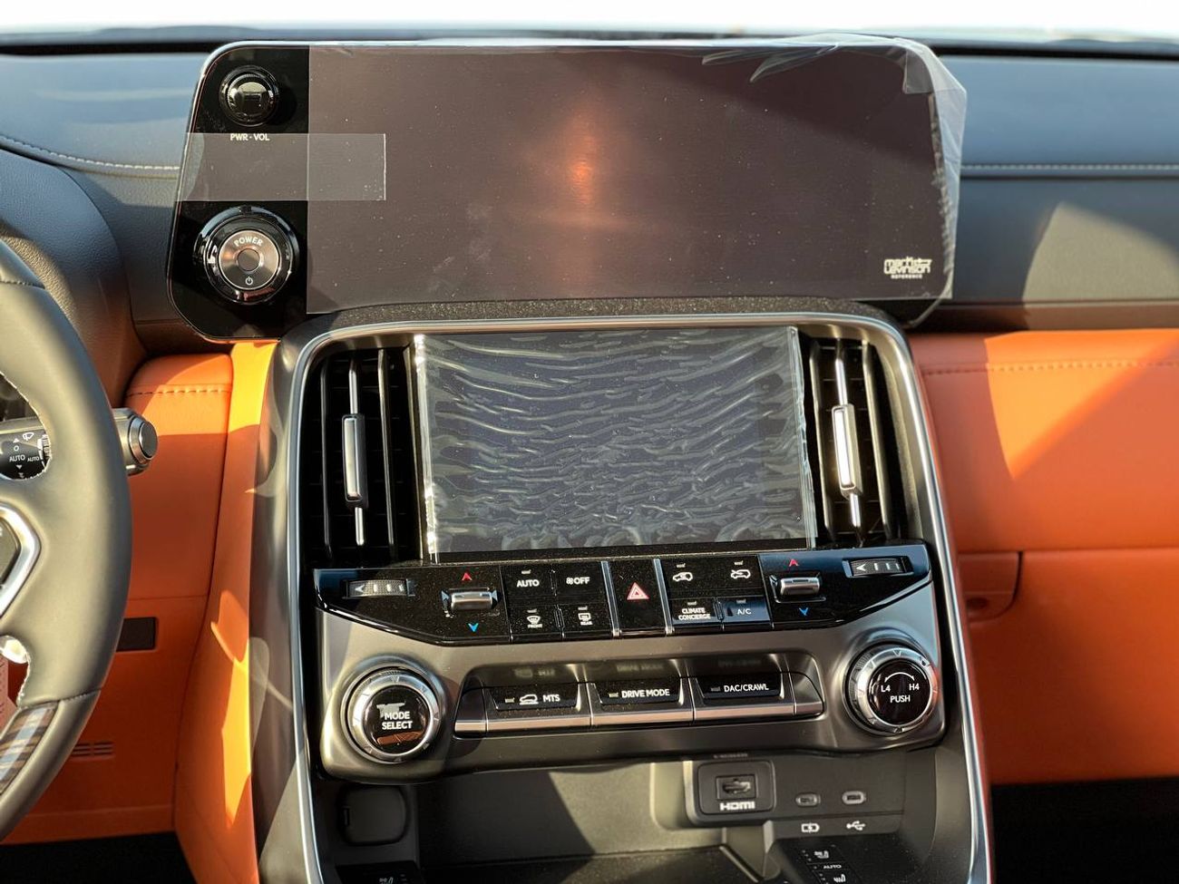 Lexus LX 700h VIP 3.5L HEV A/T // 2025 // FULL OPTION WITH VIP,COOLING,HEATED SEATS / MARK LEVINSON SOUND SYSTEM /