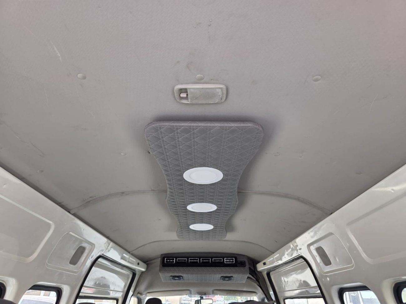 Toyota Hiace TOYOTA HIACE COMMUTER VAN RHD 2015 MODEL 3.0 L DIESEL AUTOMATIC(PM15122)