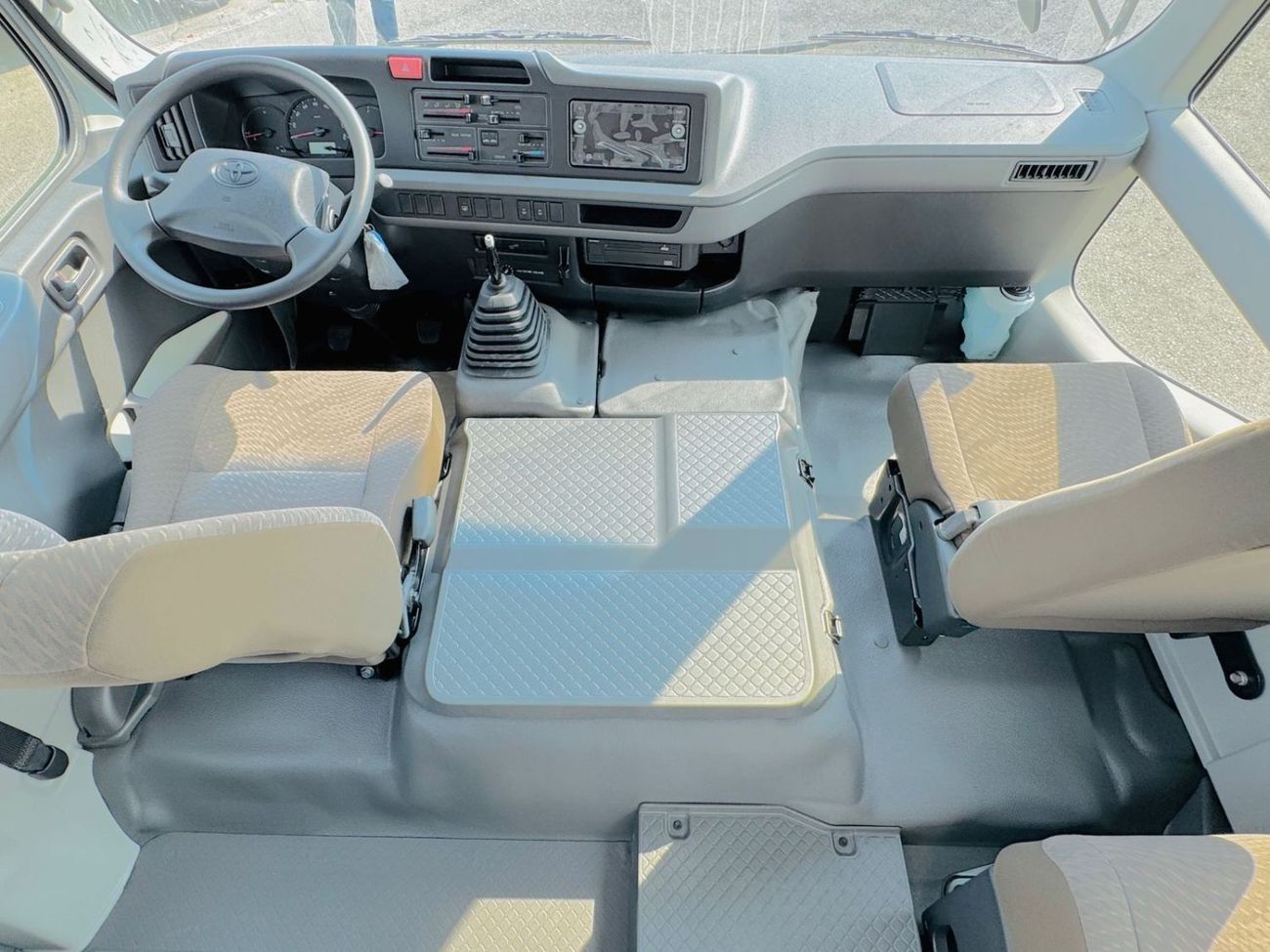 Toyota Coaster TOYOTA COASTER 2.7L PTR GCC 23 SEATS M/T B/O WHITE 2025