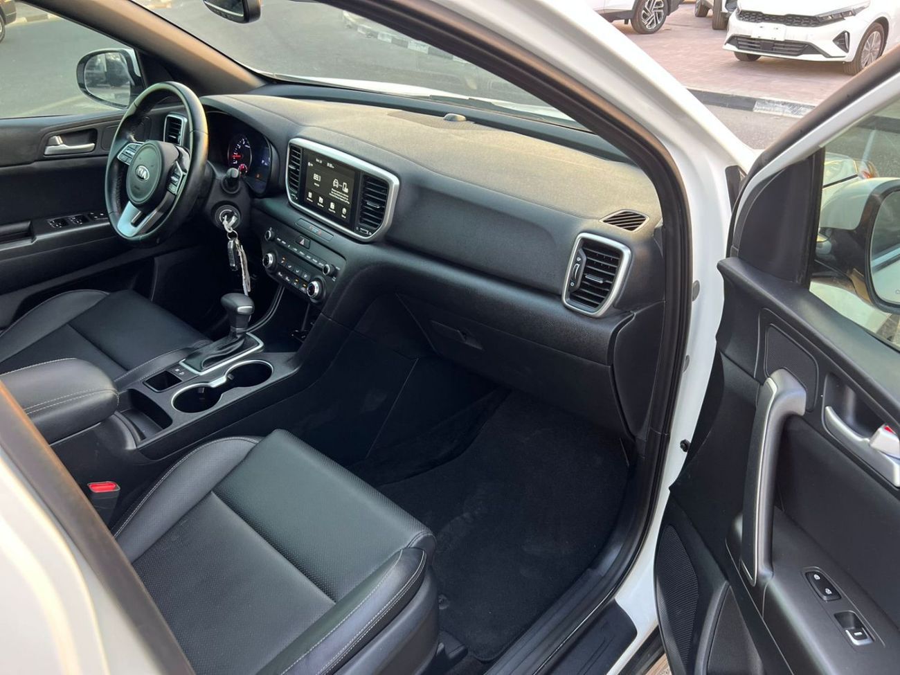 Kia Sportage 2021  Kia  Sportage Mioption-Rear Camara -2.4L-V4- Leather Seat -  2 Key -