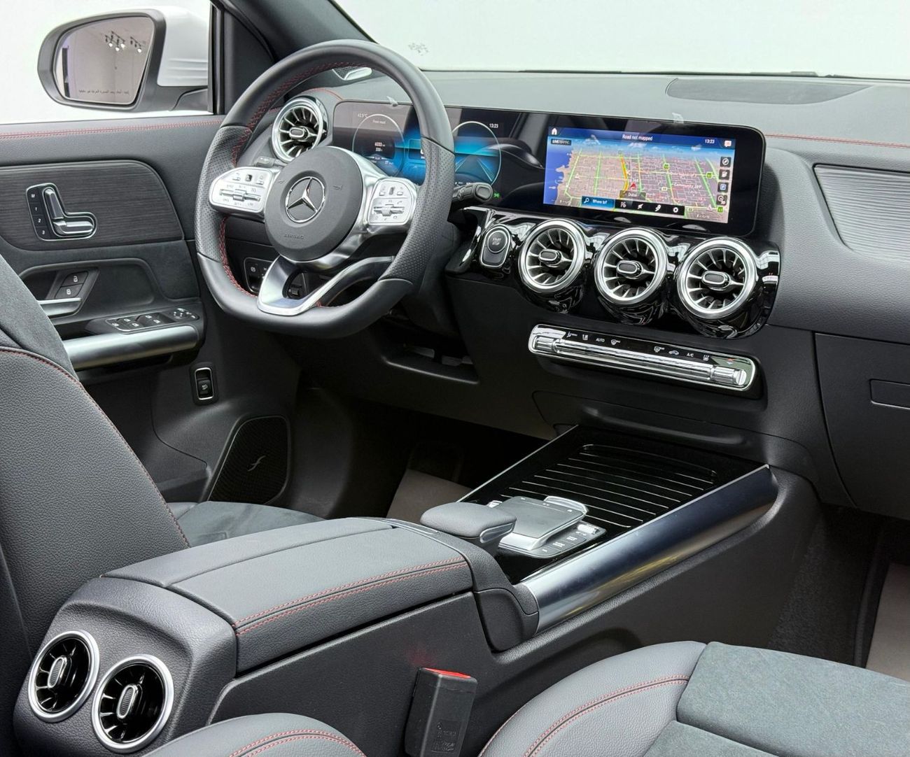 مرسيدس بنز EQA 350 SUV 2023 Mercedes Benz EQA 350 4Matic, 2032 MB Warranty + Service Pack, Very Low Km, GCC