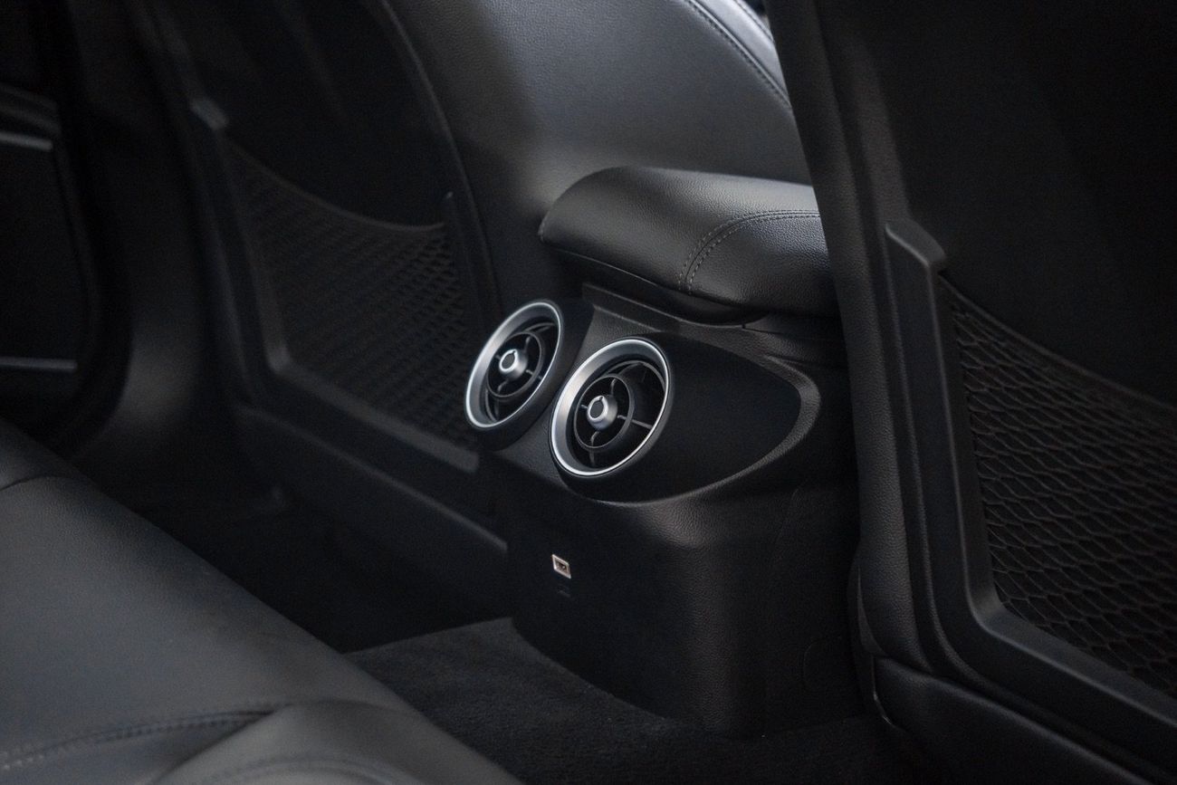 Alfa Romeo Giulia Veloce 2.0L AWD 2020 Alfa Romeo Giulia Veloce | Full Alfa Romeo Service History