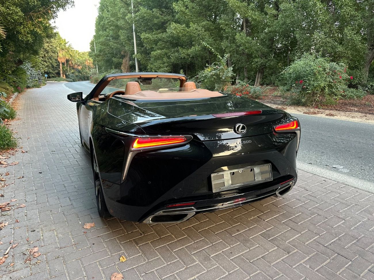 لكزس LC500 كابريوليه Titanium  5.0L