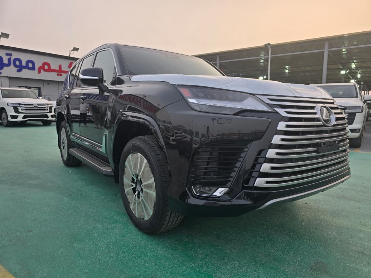 لكزس LX 700h Lexus LX 700h Hybrid 2026 – سيغنتشر فل أوبشن | أسود خارجي | داخلية حمراء
