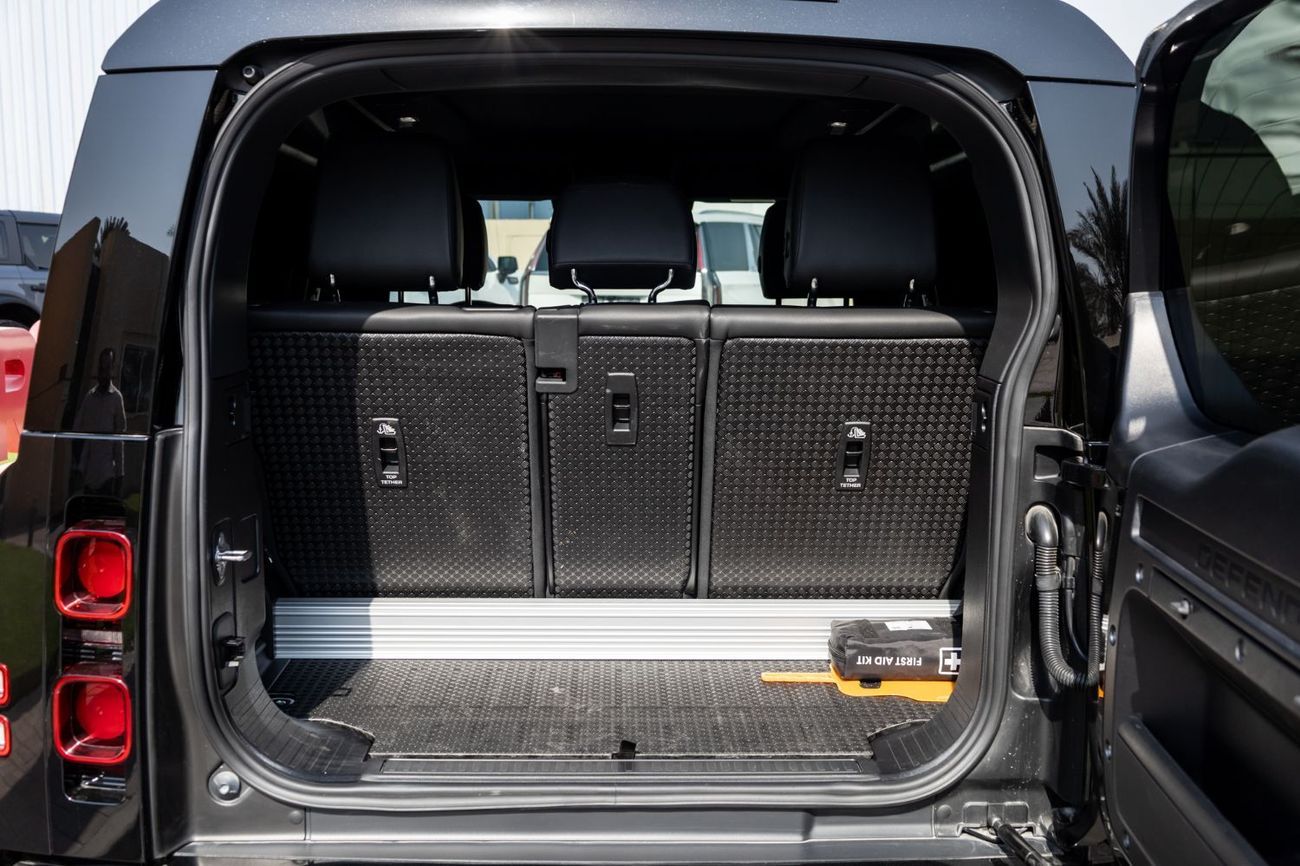 لاند روفر ديفندر P300 90 X-Dynamic SE 2.0L (5 Seater)