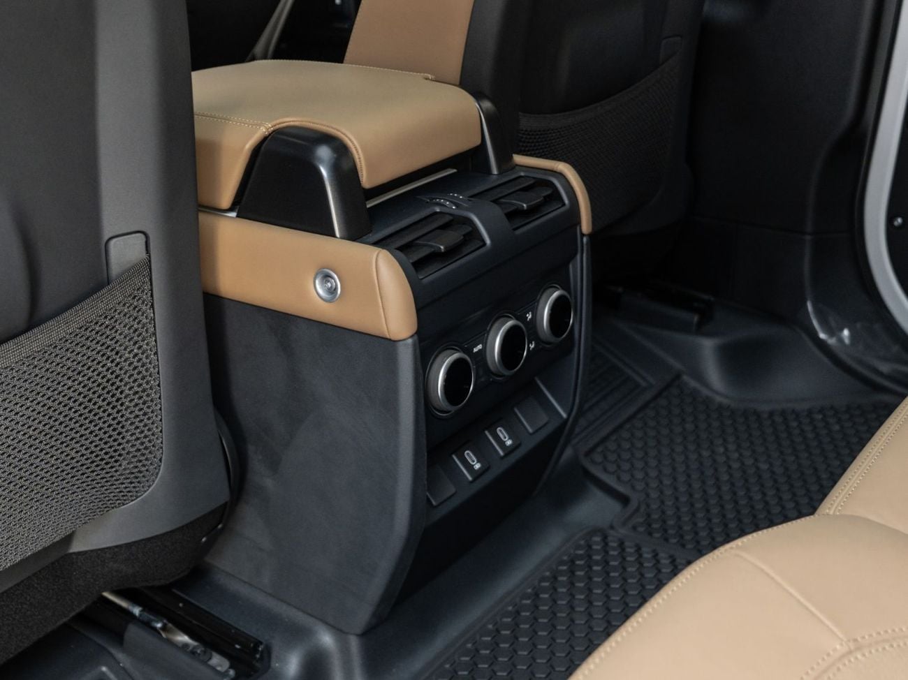Land Rover Defender 110 X-DYNAMIC HSE P400 BUY NOW, PAY LATER | THE BLACKLINE STANDARD | 2030 Land Rover Warranty + Service, Low KMs, GCC