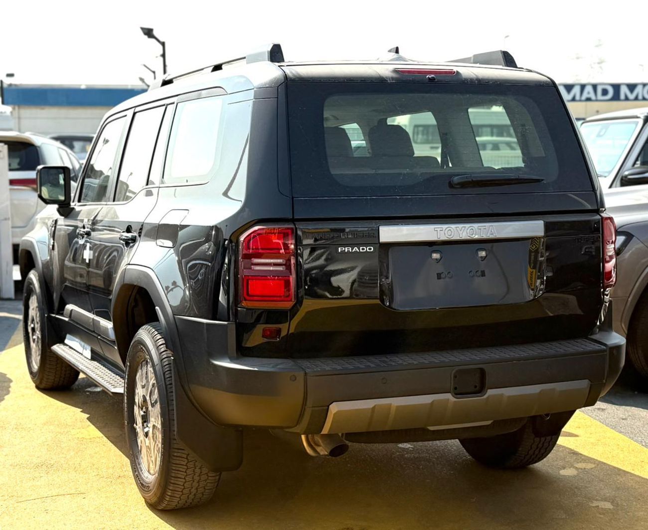 تويوتا برادو TOYOTA PRADO  2.4 L     V4  MODEL 2026  HP.    264 INTERIOR BAGE  COLLAR black