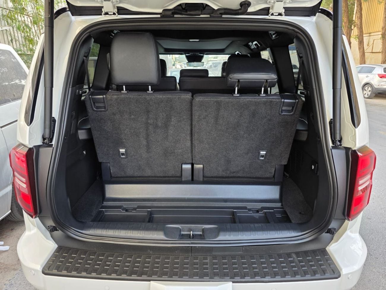 Toyota Prado KAKADU TOYOTA PRADO 2025 WHITE 4WD AT DIESEL = RIGHT HAND