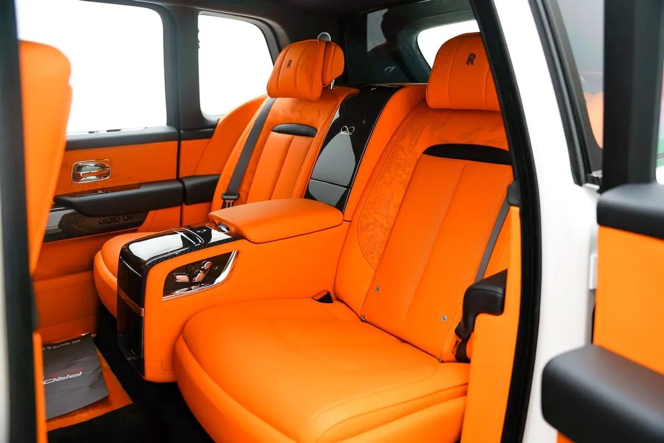 Rolls-Royce Cullinan BLACK BADGE WITH WARRANTY AND SERVICE CONTRACT