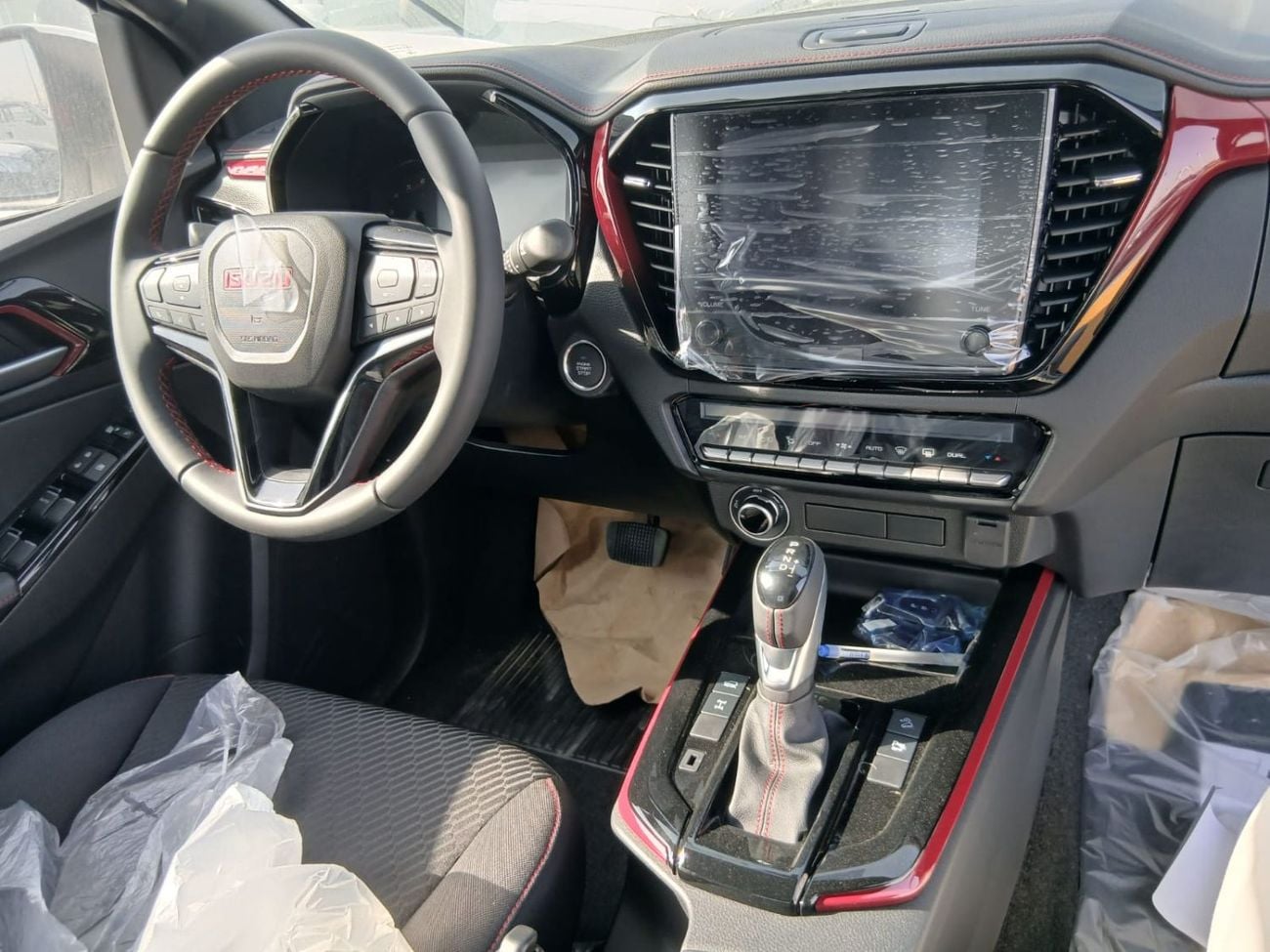 إيسوزو D ماكس ISUZU D-MAX PICK UP, 3.0L DIESEL ENGINE, DIFF LOCK FULL OPTION