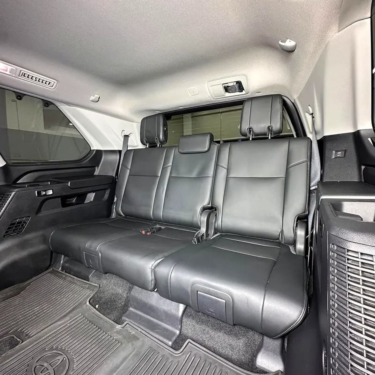 تويوتا سيكويا Limited 5.7L Limited hybrid