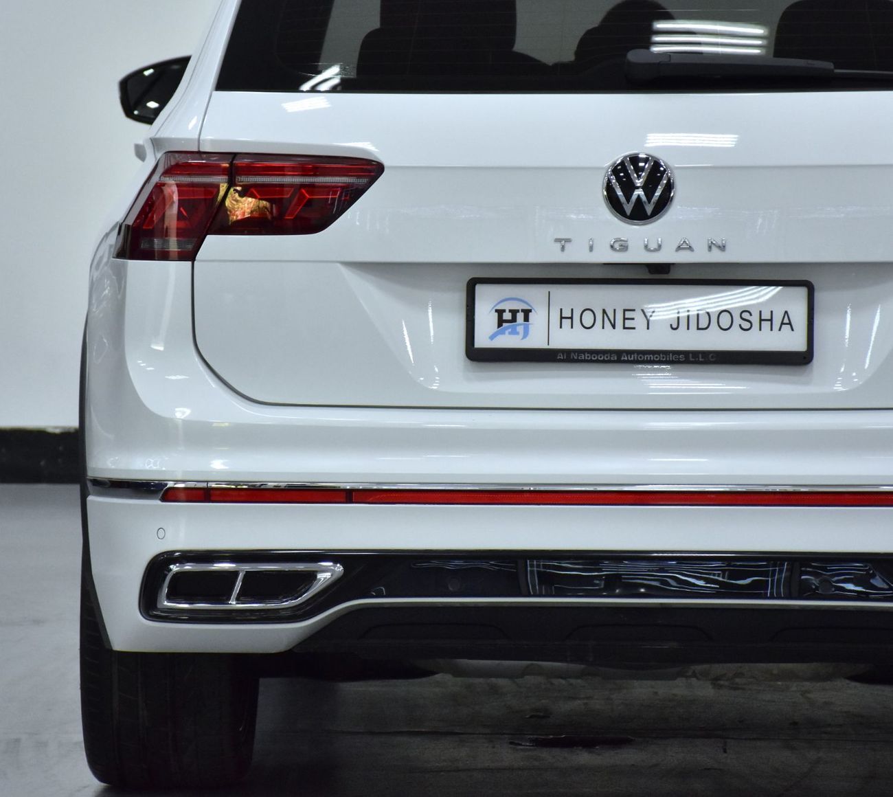 فولكس واجن تيجوان Volkswagen Tiguan R-Line 4Motion ( 2024 Model ) in White Color GCC Specs