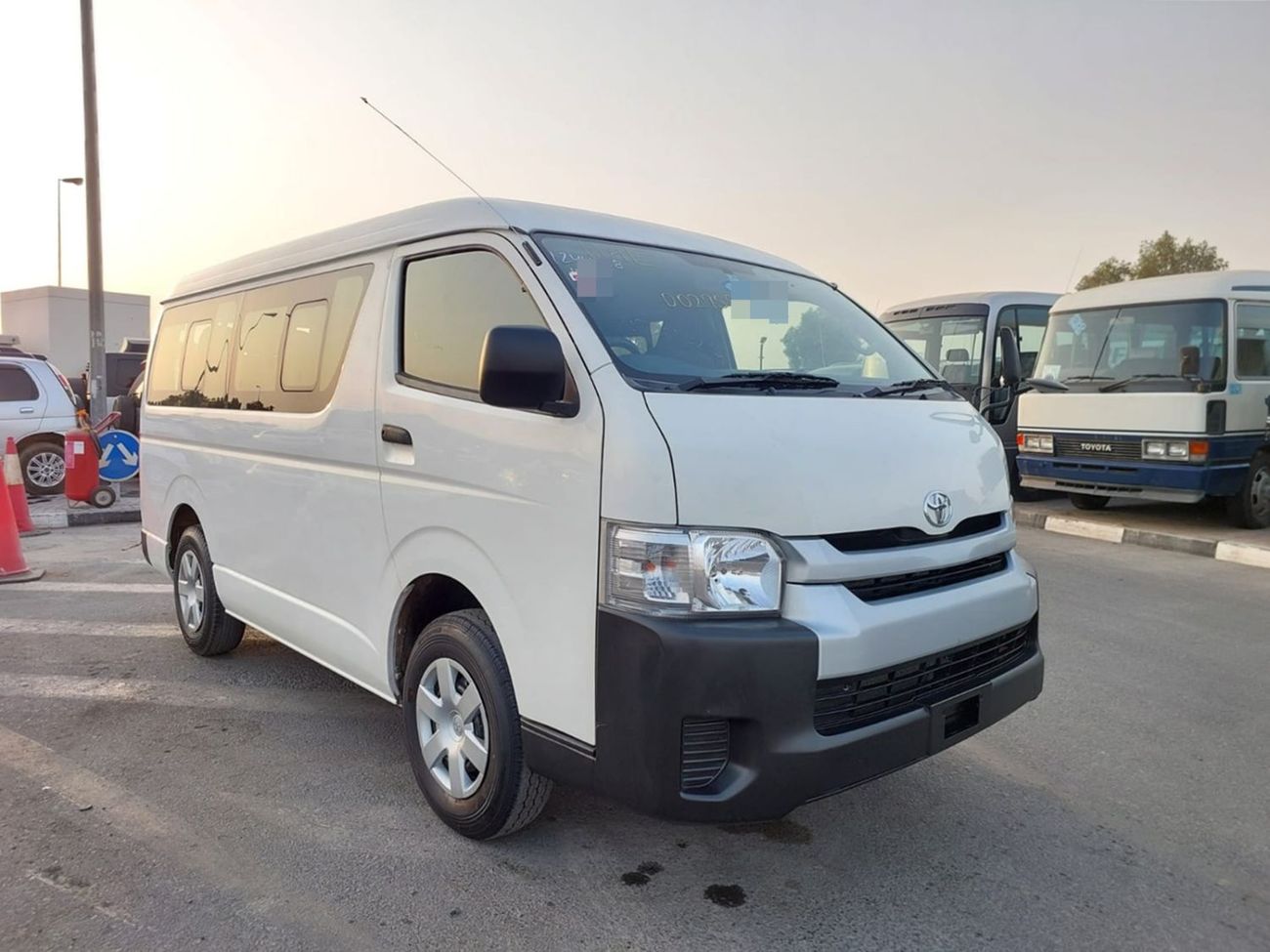 Toyota Hiace TOYOTA HIACE VAN RHD 2017 MODEL 2.7 L PETROL AUTOMATIC(PM27593)