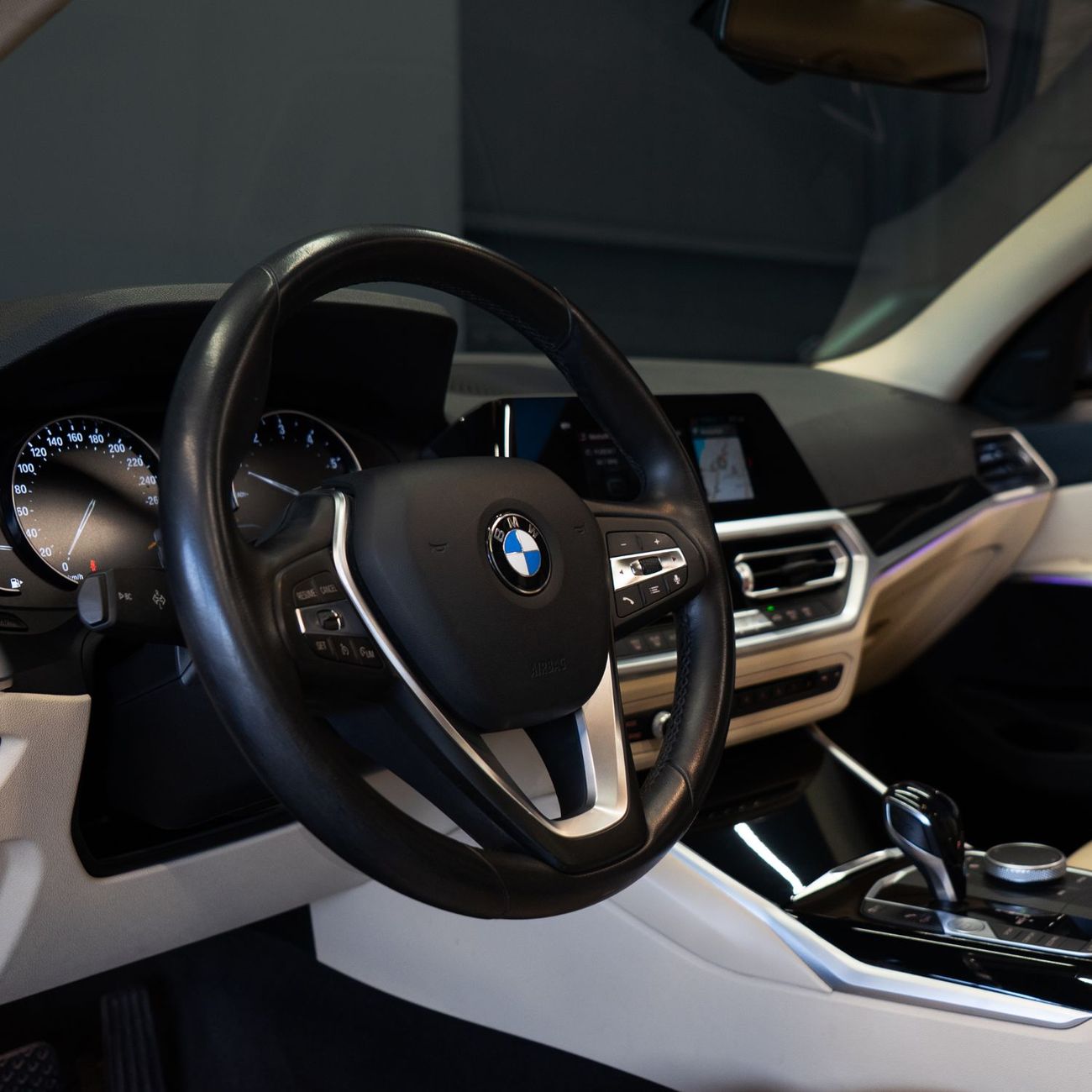 بي أم دبليو 320 Exclusive 2.0L AED 1,340 pm • 0% Downpayment • BMW 320i • 1 Year Warranty