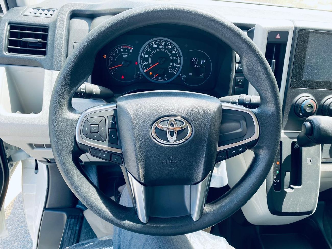 Toyota Hiace NEW TOYOTA HIACE 3.5L 13STR COMMUTER A/T 2025