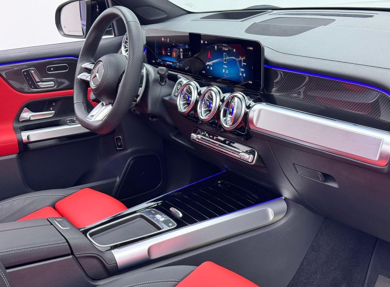 مرسيدس بنز GLB 35 AMG 4MATIC 2.0L (302 HP) 2024 Mercedes Benz GLB35 AMG 4MATIC, 2029 MB Warranty + Service Pack, Full Opti