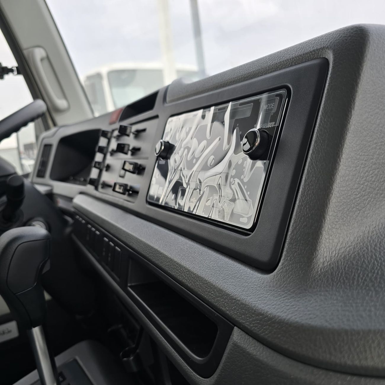 Toyota Coaster TOYOTA COASTER FULL OPTION 2.8 L DIESEL 2025 MODEL AUTOMATIC TRANSMISSION