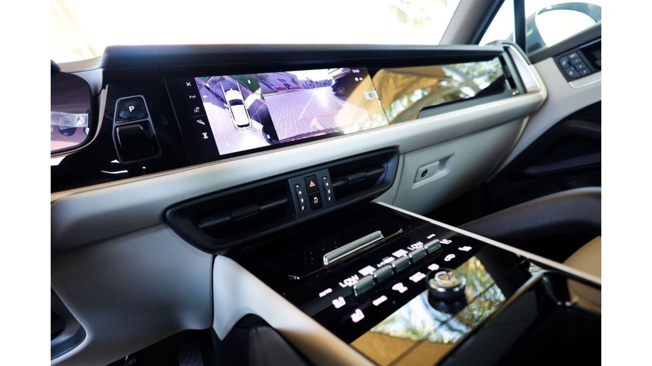 بورش كايان Porsche Cayenne 2024 GCC under Agency Warranty with Flexible Down-Payment.